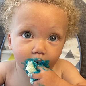 Meet your Posher, Debi